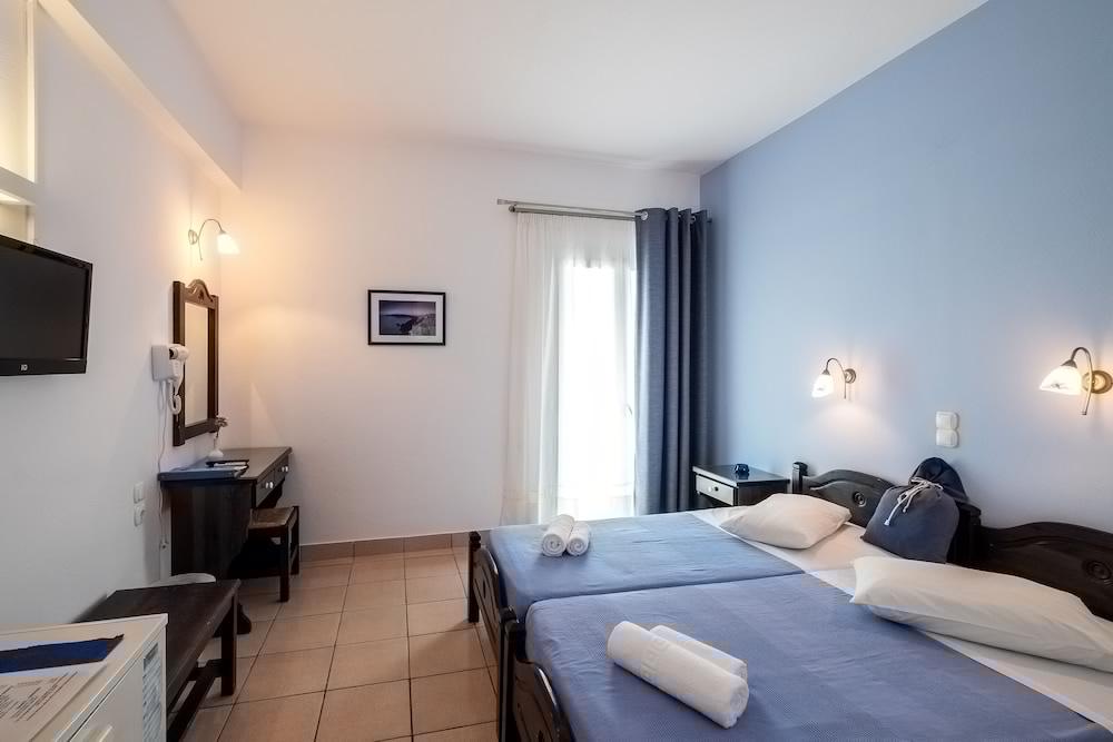 Dilion Hotel Парікія Екстер'єр фото